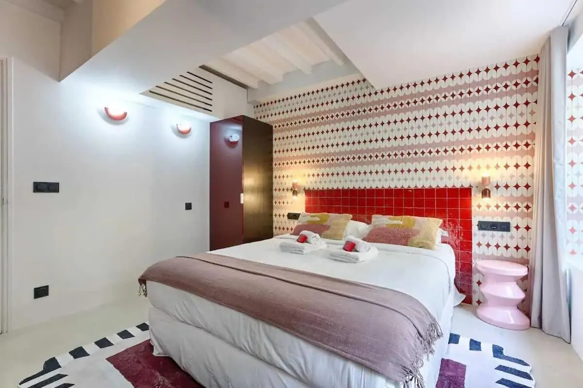 Апартаменты Les Halles - Luxurious & Colorful 4Bd For 16 Guest Париж